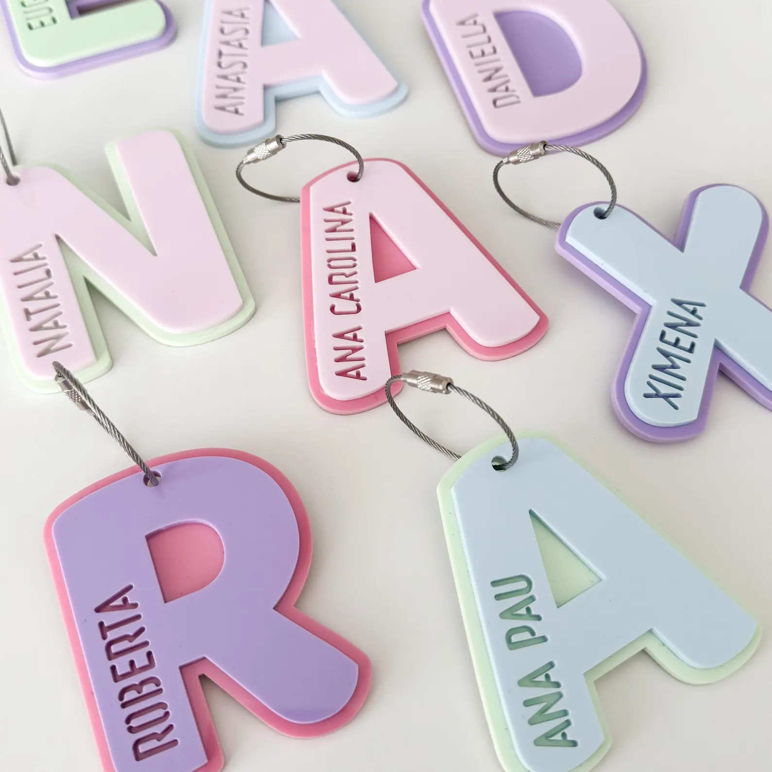Personalisierter Schlüsselanhä – Resin Art Alphabet Bewertung und Preis